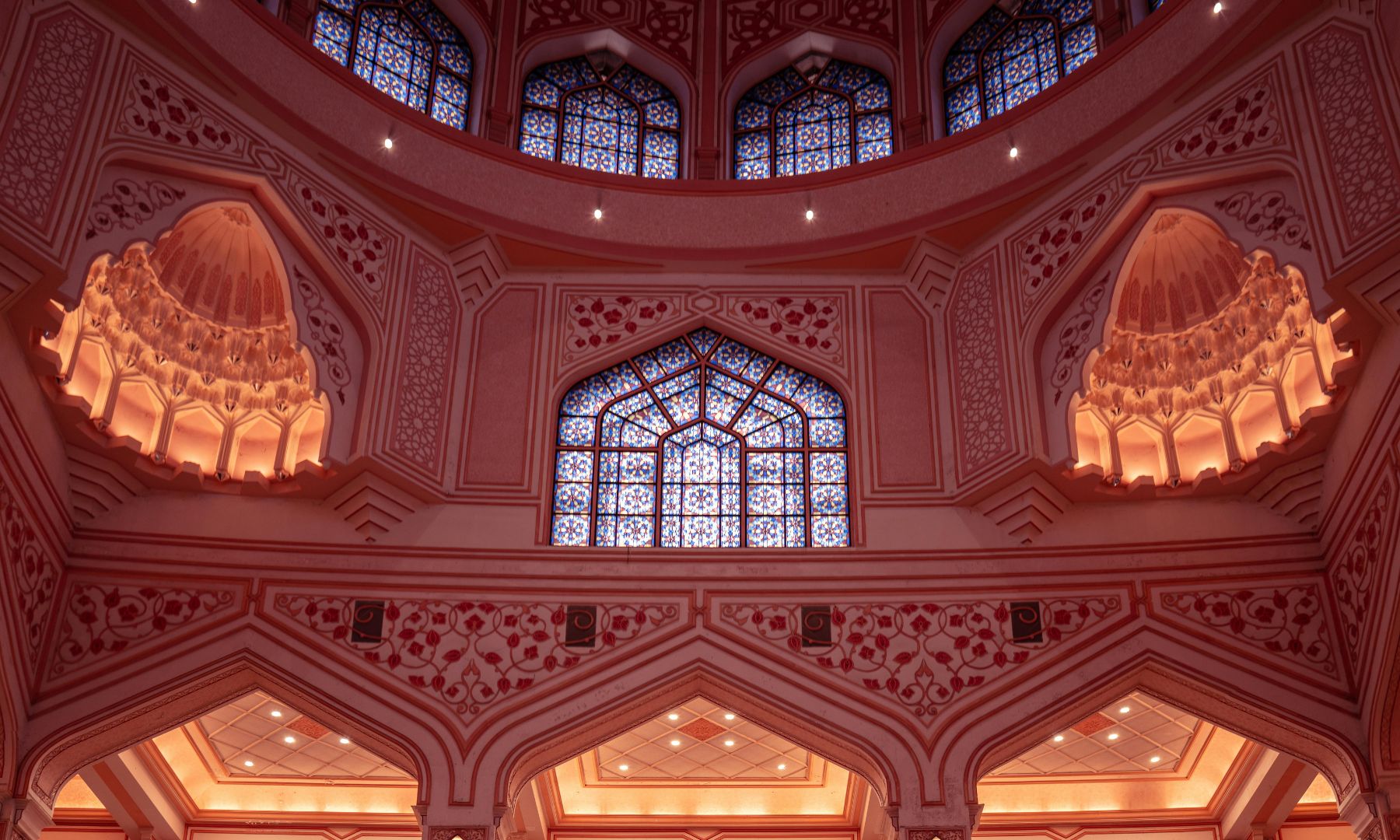 ピンクモスク（プトラモスク）へご案内